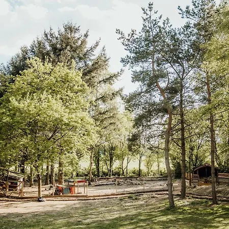 Glamping Luchshoehle Сasa de vacaciones Ulmen